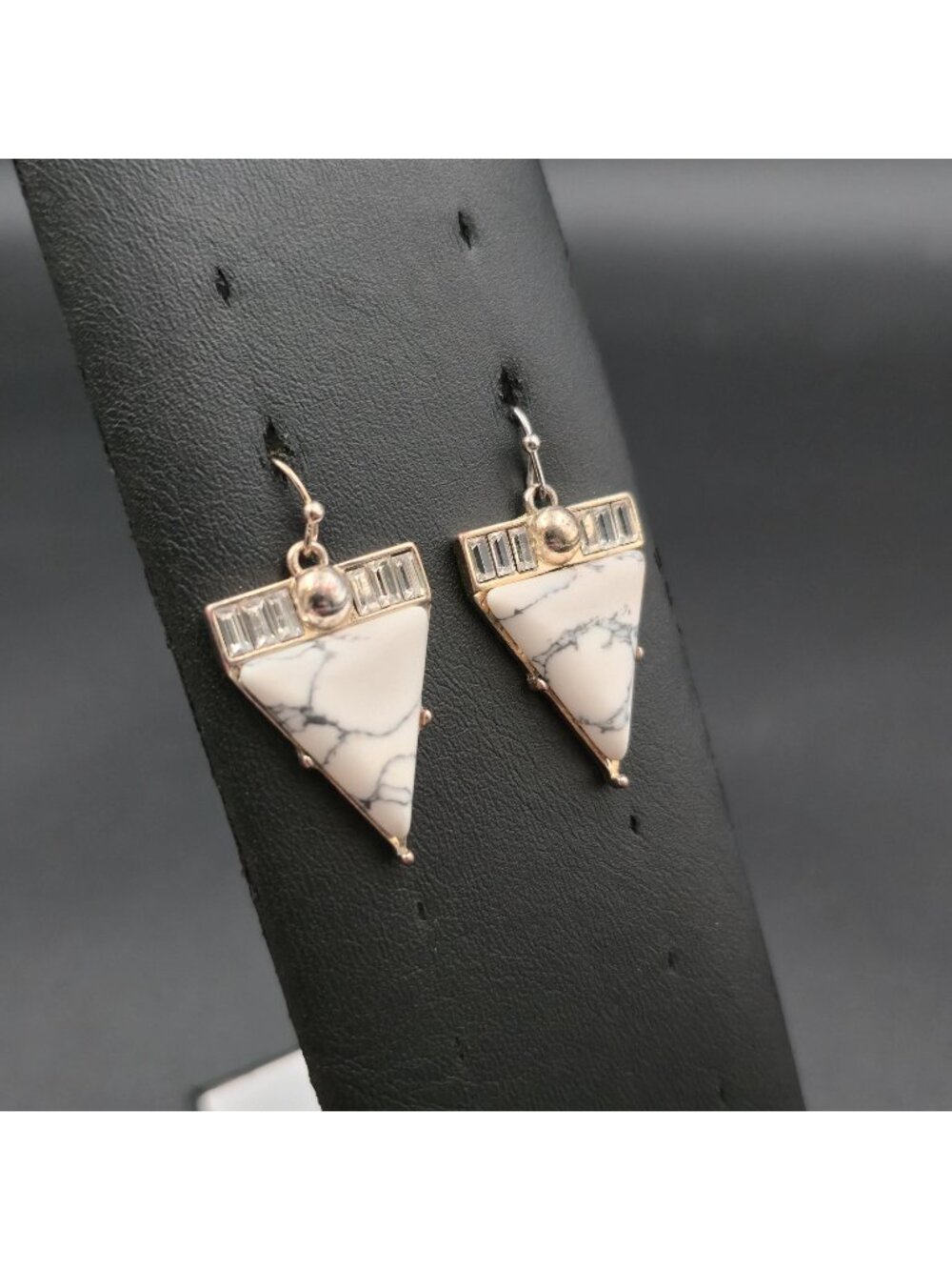 Geometric Boho Howlite Triangle Stone Dangle Earrings A7555 - Picture 2 of 5